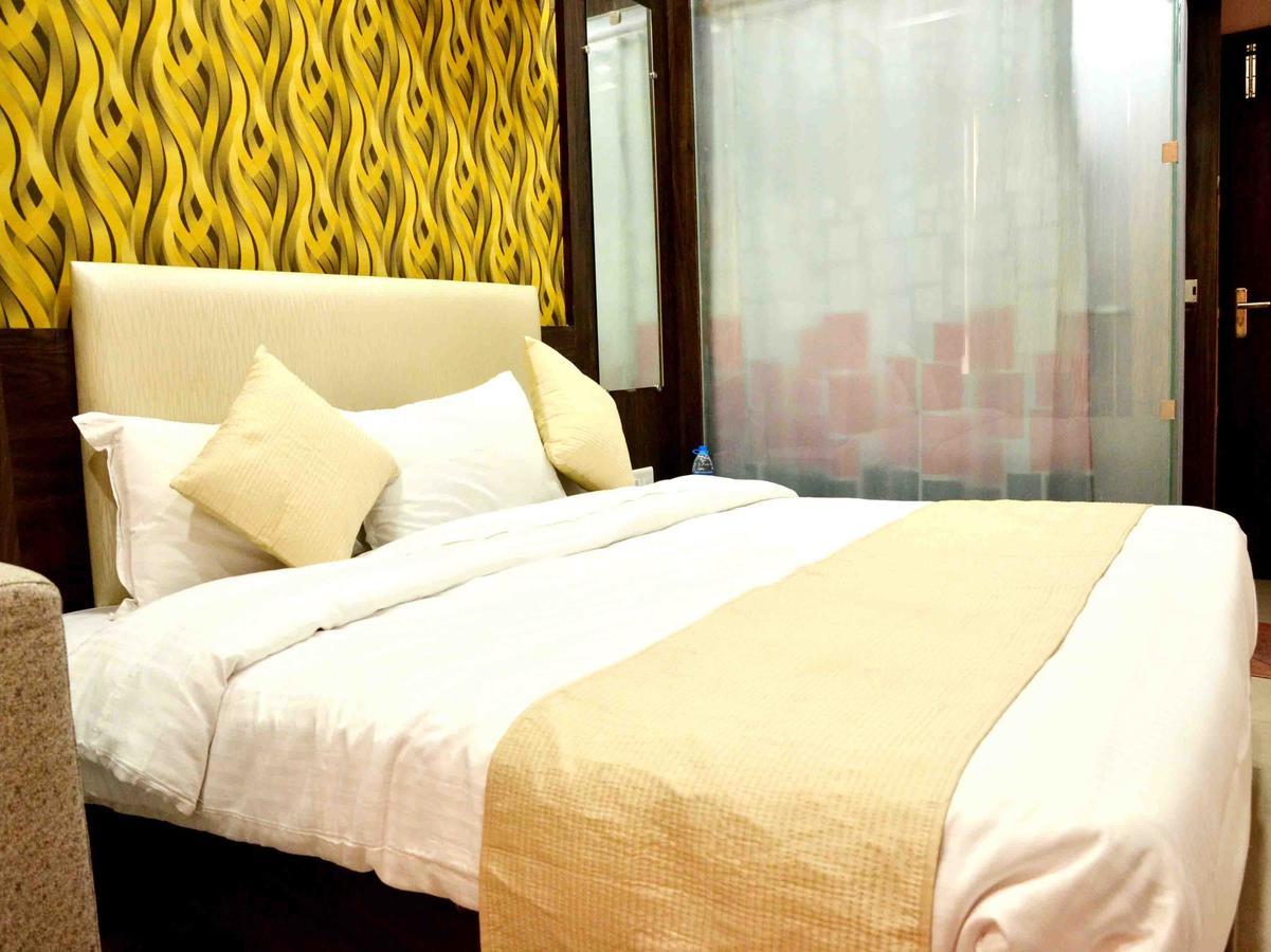 Oyo 2403 Hotel Aamantran Avenue Ujjain Luaran gambar