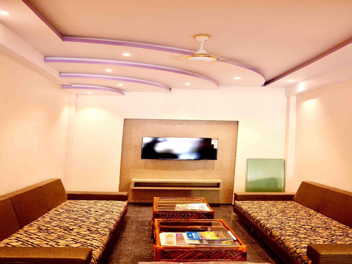 Oyo 2403 Hotel Aamantran Avenue Ujjain Luaran gambar